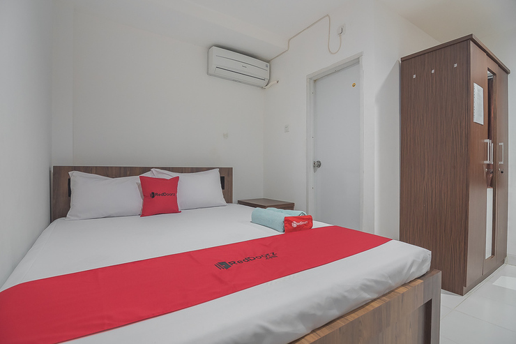 1. RedDoorz near Living Plaza, 2. OYO 1861 Martha Guest House, 3. KoolKost Syariah near Taman Bekapai, 4. The New Benakutai Hotel &amp; Apartment, 5. Hotel Mitra Amanah, 6. The Luxe Guest House, 7. OYO 1477 Athar 88 Hotel, 8. Zurich Hotel, 9. Horison Sagita, 10. Hotel Sinderella