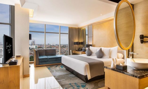 1. Hotel Sahid Surabaya, 2. Hotel Santika Premiere Gubeng, 3. G Suites, 4. Grand Dafam Signature, 5. Surabaya Suites Hotel, 6. Garden Palace Hotel, 7. Hotel deMira, 8. Cleo Hotel Walikota Mustajab, 9. Tab Capsule Hotel, 10. Moscha Hotel