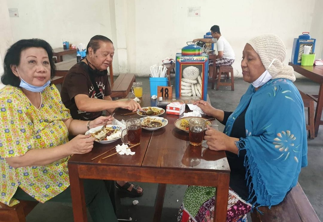 1. Sate Kambing H. Giyo, 2. Sate Kambing Kim Tek Palmerah, 3. Sate Kambing Pak Manto, 4. Warung Sate Kambing Pak Bustaman Suyatno, 5. Sate Kambing Batibul Bang Awi, 6. Warung Sate Khas Solo “Barokah” Pak Agus, 7. Sate Kambing Pak. H. Bejo Solo, 8. Sate Tegal Abu Salim, 9. Sate & Sop Kambing H. Mansur, 10. Sate Kambing Jaya Agung