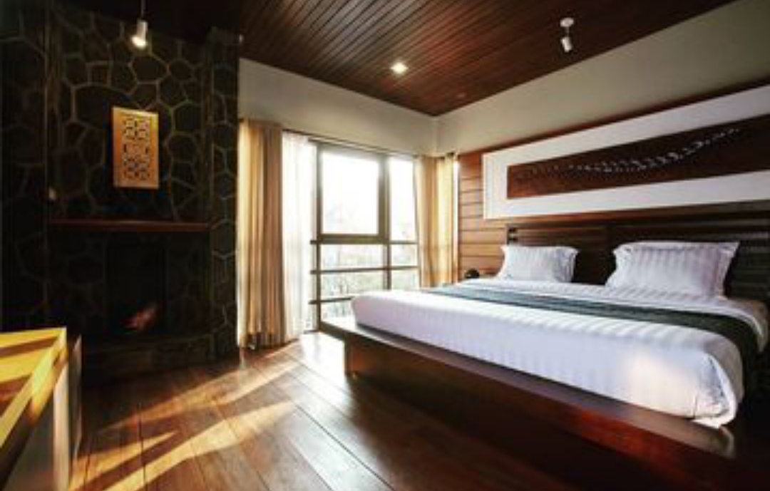 1. Plataran Bromo, 2. Whiz Capsule Hotel Grand Bromo, 3. Jiwa Jawa Resort, 4. Bromo Terrace Hotel, 5. Java Go Pagupon, 6. De Potrek Bromo Hotel &amp; Restaurant, 7. Hotel Lava View Lodge, 8. Bromo Ecolodge Hotel, 9. Istana Petani Hotel, 10. Cemara Indah Hotel