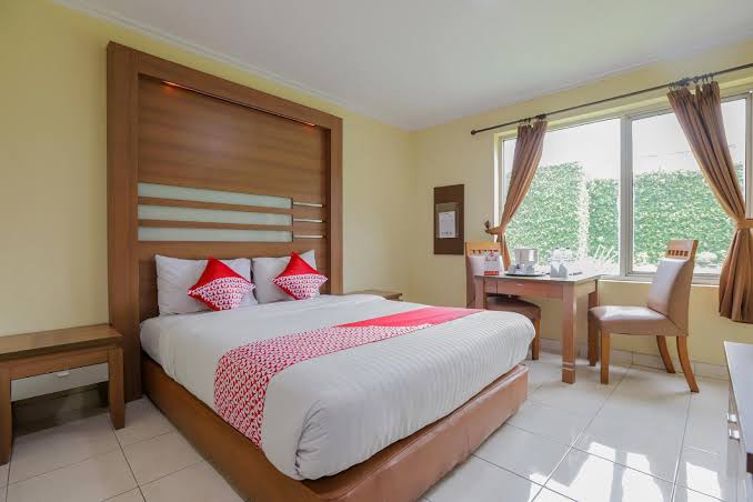 1. OYO 918 Hotel Senen Indah Syariah, 2. Hotel Mustika Senen, 3. Lumire Hotel & Convention Center, 4. Oasis Amir Hotel, 5. Hotel Rivoli, 6. Cordela Hotel Senen, 7. MaxOneHotels.com @Kramat, 8. Hi Hotel, 9. Reddoorz Plus Near Senen, 10. Airy Eco Stasiun Pasar Senen