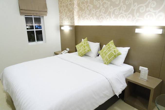 1. Yokotel Hotel, 2. Ibis Budget Bandung Asia Afrika, 3. Fabu Hotel, 4. Zodiak @ Asia Afrika Hotel, 5. Gino Feruci Kebon Jati, 6. Favehotel Braga, 7. Guntur Hotel, 8. AstonBraga Hotel &Residence, 9. Collection O 22 Heritage Pasar Baru, 10. Pasar Baru Square Hotel