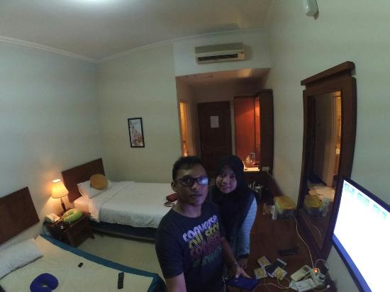 1. Hotel Bandara ASRI, 2. Hotel Platinum Adisucipto, 3. Airy Eco Bandara Adisujipto, 4. ReddoorzNearAdisuciptoAirport 2, 5. D’SalvatoreArt &amp;Boutique Hotel, 6. Hotel Wijaya, 7. Hotel Omahkoe, 8. Sheraton Mustika Yogyakarta Resort &amp;Spa, 9. University Hotel, 10. Hotel Srikandi Bandara