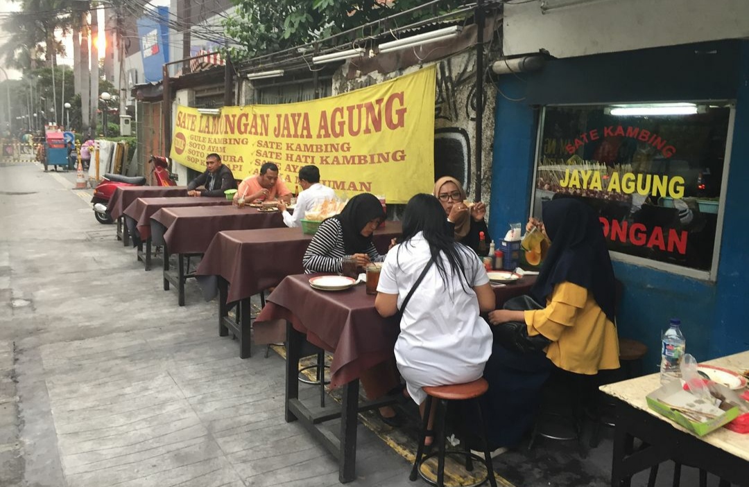 1. Sate Kambing H. Giyo, 2. Sate Kambing Kim Tek Palmerah, 3. Sate Kambing Pak Manto, 4. Warung Sate Kambing Pak Bustaman Suyatno, 5. Sate Kambing Batibul Bang Awi, 6. Warung Sate Khas Solo “Barokah” Pak Agus, 7. Sate Kambing Pak. H. Bejo Solo, 8. Sate Tegal Abu Salim, 9. Sate & Sop Kambing H. Mansur, 10. Sate Kambing Jaya Agung