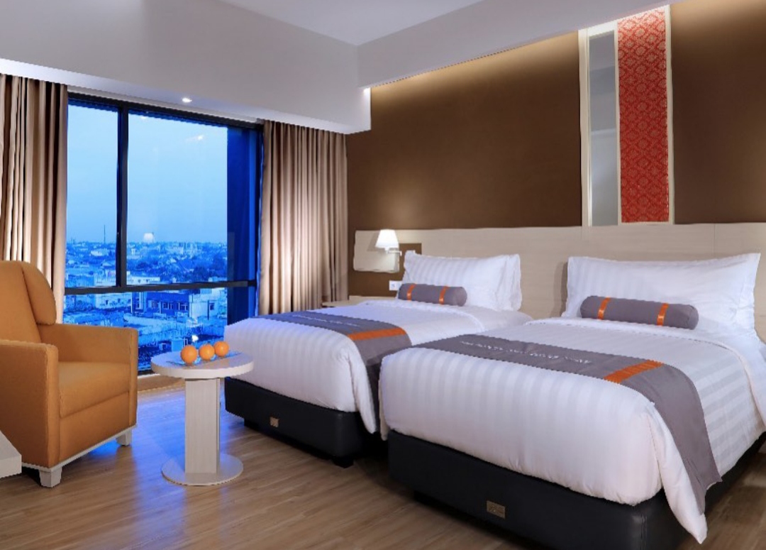 1. Feodora Airport Hotel, 2. Raden Hotel, 3. Hotel Alam Sutra, 4. Hotel Santika Premiere, 5. Amaris Hotel, 6. Favehotel, 7. Reddoorz Near Palembang Airport, 8. OYO 174 Desilva Bandara, 9. Red Planet Hotel, 10. Harper Palembang