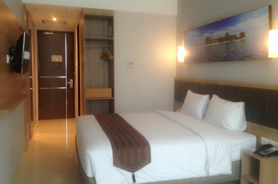 1. Yokotel Hotel, 2. Ibis Budget Bandung Asia Afrika, 3. Fabu Hotel, 4. Zodiak @ Asia Afrika Hotel, 5. Gino Feruci Kebon Jati, 6. Favehotel Braga, 7. Guntur Hotel, 8. AstonBraga Hotel &Residence, 9. Collection O 22 Heritage Pasar Baru, 10. Pasar Baru Square Hotel