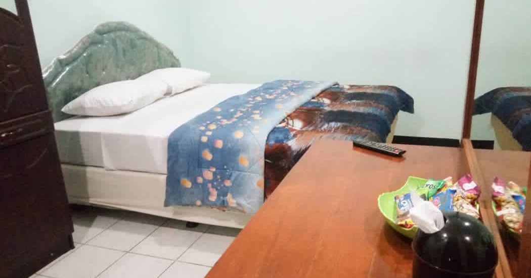 1. Istana Ombak Eco Resort, 2. OYO 942 Srikandi Hotel, 3. Desa Limasan Resort, 4. Kampoeng Pacitan Hotel &amp; Resto, 5. Parai Beach Resort Hotel, 6. Harry’s Ocean House, 7. Kartika Hotel, 8. Hotel Grand Bromo, 9. OYO 2643 Hotel Graha Prima, 10. Hotel Permata