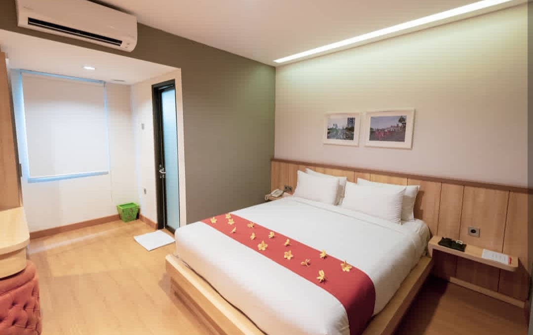 1. Hotel Bidakara Grand Pancoran, 2. Amaris Hotel Pancoran, 3. Sofyan Hotel Soepomo, 4. Pomelotel, 5. Reddoorz Plus Near TIS Square, 6. V Hotel Tebet, 7. Cipta Hotel Pancoran, 8. Pop! Hotel Tebet, 9. Bobobox Pods Pancoran, 10. The Nyaman Hotel