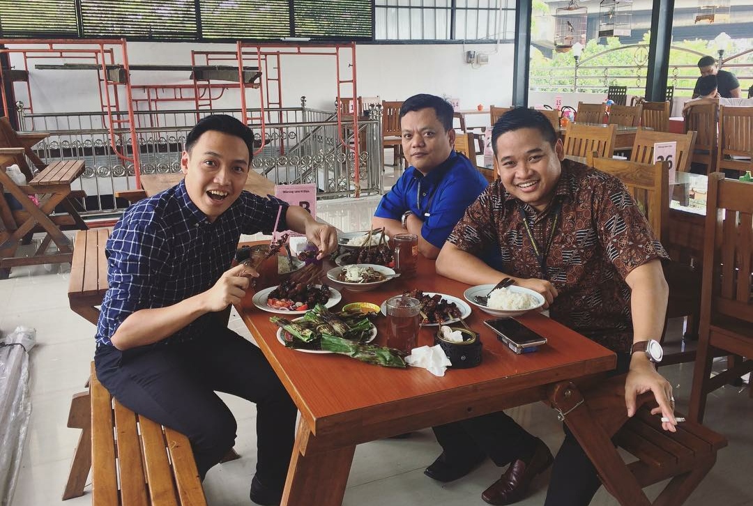 1. Sate Kambing H. Giyo, 2. Sate Kambing Kim Tek Palmerah, 3. Sate Kambing Pak Manto, 4. Warung Sate Kambing Pak Bustaman Suyatno, 5. Sate Kambing Batibul Bang Awi, 6. Warung Sate Khas Solo “Barokah” Pak Agus, 7. Sate Kambing Pak. H. Bejo Solo, 8. Sate Tegal Abu Salim, 9. Sate & Sop Kambing H. Mansur, 10. Sate Kambing Jaya Agung