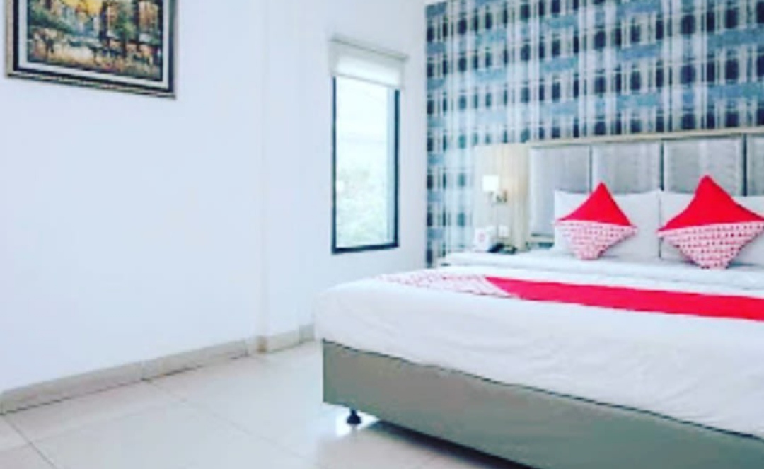 1. Feodora Airport Hotel, 2. Raden Hotel, 3. Hotel Alam Sutra, 4. Hotel Santika Premiere, 5. Amaris Hotel, 6. Favehotel, 7. Reddoorz Near Palembang Airport, 8. OYO 174 Desilva Bandara, 9. Red Planet Hotel, 10. Harper Palembang
