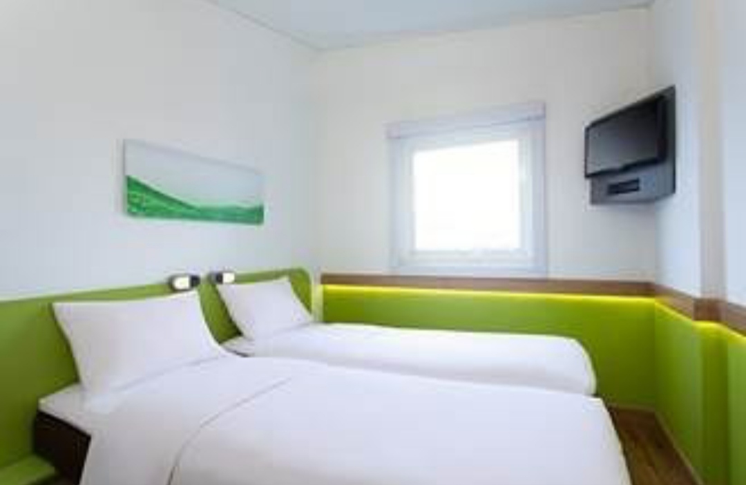 1. Yokotel Hotel, 2. Ibis Budget Bandung Asia Afrika, 3. Fabu Hotel, 4. Zodiak @ Asia Afrika Hotel, 5. Gino Feruci Kebon Jati, 6. Favehotel Braga, 7. Guntur Hotel, 8. AstonBraga Hotel &Residence, 9. Collection O 22 Heritage Pasar Baru, 10. Pasar Baru Square Hotel