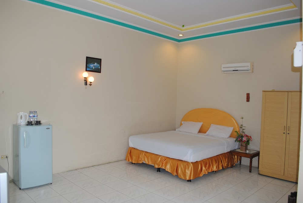 1. Feodora Airport Hotel, 2. Raden Hotel, 3. Hotel Alam Sutra, 4. Hotel Santika Premiere, 5. Amaris Hotel, 6. Favehotel, 7. Reddoorz Near Palembang Airport, 8. OYO 174 Desilva Bandara, 9. Red Planet Hotel, 10. Harper Palembang