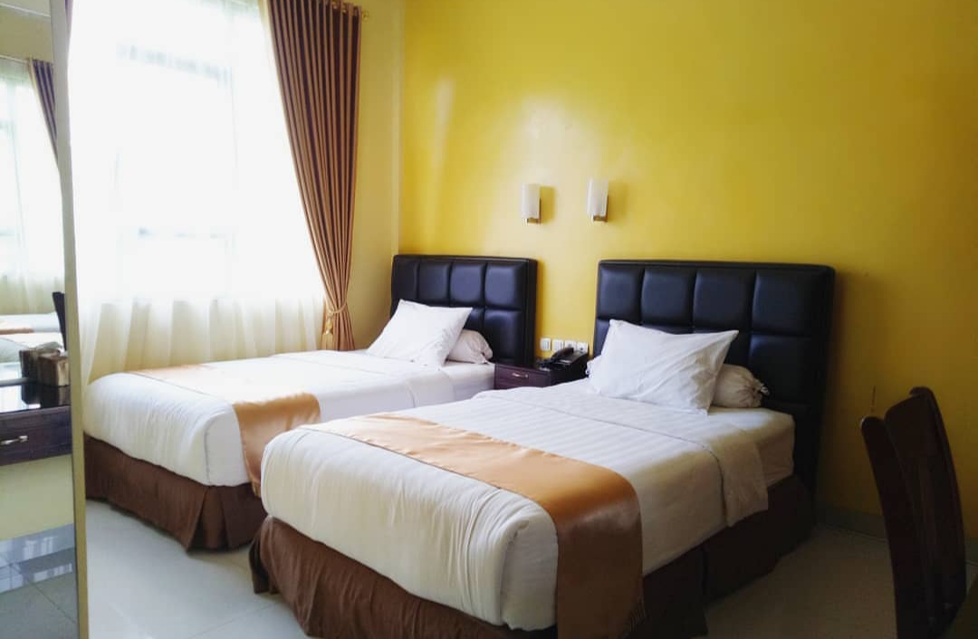 1. Istana Ombak Eco Resort, 2. OYO 942 Srikandi Hotel, 3. Desa Limasan Resort, 4. Kampoeng Pacitan Hotel &amp; Resto, 5. Parai Beach Resort Hotel, 6. Harry’s Ocean House, 7. Kartika Hotel, 8. Hotel Grand Bromo, 9. OYO 2643 Hotel Graha Prima, 10. Hotel Permata