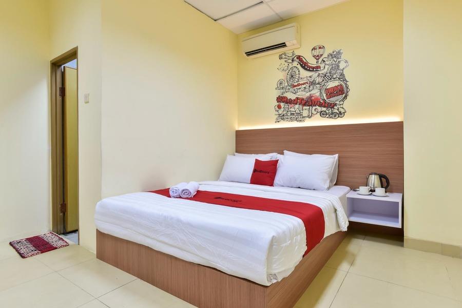 1. Hotel Bidakara Grand Pancoran, 2. Amaris Hotel Pancoran, 3. Sofyan Hotel Soepomo, 4. Pomelotel, 5. Reddoorz Plus Near TIS Square, 6. V Hotel Tebet, 7. Cipta Hotel Pancoran, 8. Pop! Hotel Tebet, 9. Bobobox Pods Pancoran, 10. The Nyaman Hotel
