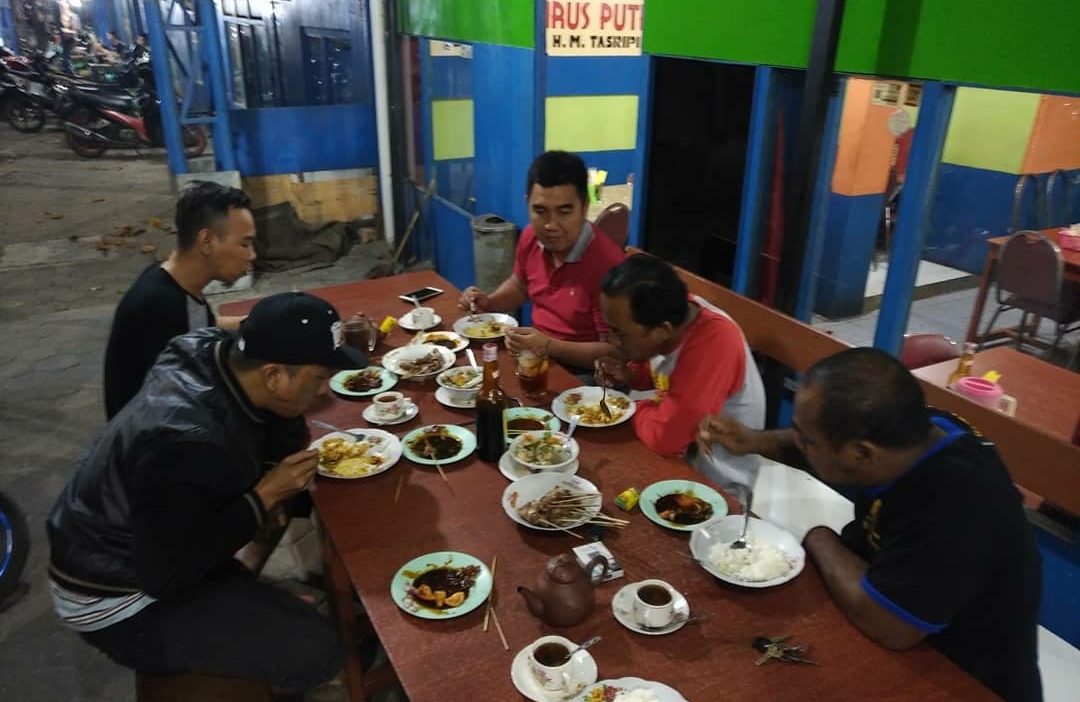 1. Sate Kambing Wendy’s, 2. Sate Kambing Batibul Bang Awi, 3. Special Sate Kambing Muda Sari Mendo, 4. Sate Kambing Muda Indrasari, 5. Warung Sate Kambing Muda Tirus Family, 6. Sate Sari Cemplik, 7. Sate Kambing Sari Cempe Neng Lia, 8. Sate Kambing Muda &amp; Gule Intisari, 9. Rumah Makan Bu Tomo Slawi, 10. Sate Bu Narto
