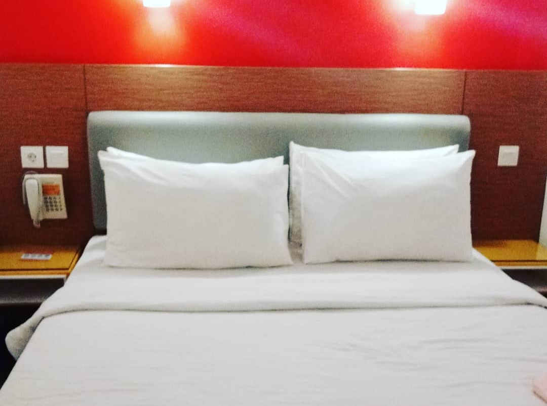 1. Feodora Airport Hotel, 2. Raden Hotel, 3. Hotel Alam Sutra, 4. Hotel Santika Premiere, 5. Amaris Hotel, 6. Favehotel, 7. Reddoorz Near Palembang Airport, 8. OYO 174 Desilva Bandara, 9. Red Planet Hotel, 10. Harper Palembang