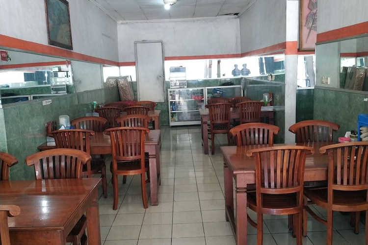 1. Sate Kambing H. Giyo, 2. Sate Kambing Kim Tek Palmerah, 3. Sate Kambing Pak Manto, 4. Warung Sate Kambing Pak Bustaman Suyatno, 5. Sate Kambing Batibul Bang Awi, 6. Warung Sate Khas Solo “Barokah” Pak Agus, 7. Sate Kambing Pak. H. Bejo Solo, 8. Sate Tegal Abu Salim, 9. Sate & Sop Kambing H. Mansur, 10. Sate Kambing Jaya Agung