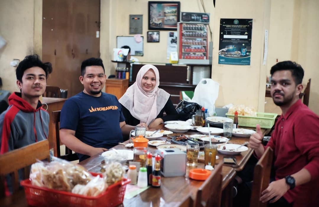 1. Warung Sate M. Harris, 2. Sate Tegal Marem, 3. Hadori Satay Pusat, 4. Sate Kambing Pak Mino, 5. Sate Dan Gule Kambing Leman’s, 6. Warung Sate Sidareja Pak Gino, 7. Sate DJ, 8. Sate Maulana Yusuf, 9. Waroeng Sate Kardjan, 10. Sate Pak Darmo