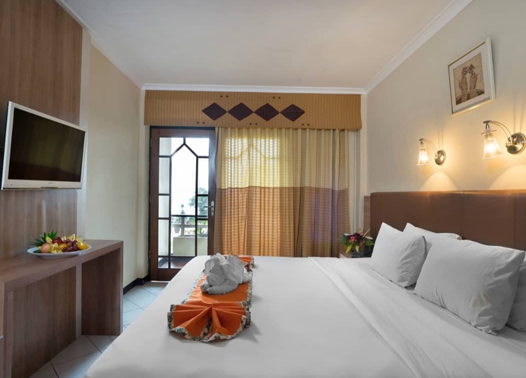 1. Baobab Safari Resort, 2. Kaliandara Eco Resort, 3. Tanjung Plaza Hotel, 4. Pines Garden Resort Hotel, 5. Taman Dayu Golf Club &amp; Resort, 6. Royal Tretes View Hotel &amp; Convention, 7. Royal Senyiur Pasuruan, 8. OYO 1339 Sinergi Hotel Tretes, 9. Surya Hotel &amp; Cottages Prigen, 10. Tretes Raya Hotel &amp; Resort