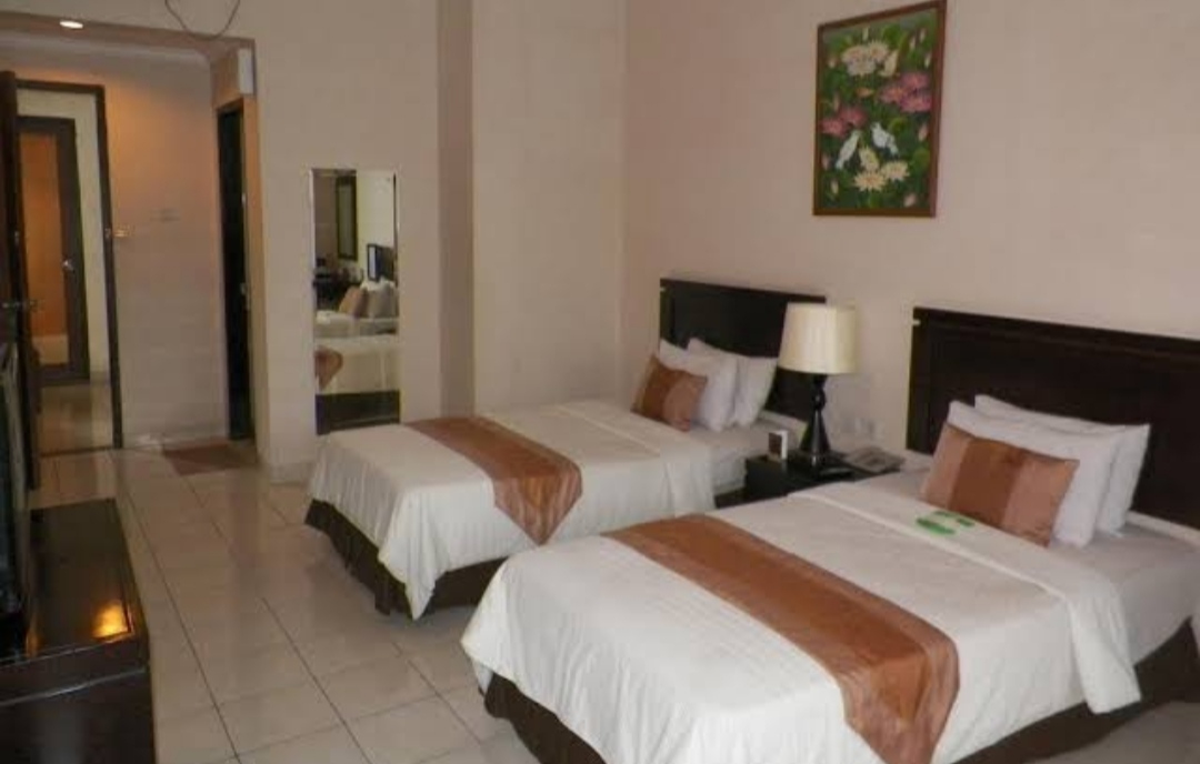 1. Yokotel Hotel, 2. Ibis Budget Bandung Asia Afrika, 3. Fabu Hotel, 4. Zodiak @ Asia Afrika Hotel, 5. Gino Feruci Kebon Jati, 6. Favehotel Braga, 7. Guntur Hotel, 8. AstonBraga Hotel &Residence, 9. Collection O 22 Heritage Pasar Baru, 10. Pasar Baru Square Hotel
