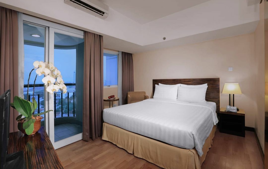 1. Yokotel Hotel, 2. Ibis Budget Bandung Asia Afrika, 3. Fabu Hotel, 4. Zodiak @ Asia Afrika Hotel, 5. Gino Feruci Kebon Jati, 6. Favehotel Braga, 7. Guntur Hotel, 8. AstonBraga Hotel &Residence, 9. Collection O 22 Heritage Pasar Baru, 10. Pasar Baru Square Hotel