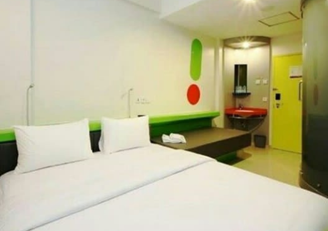 1. Hotel Bidakara Grand Pancoran, 2. Amaris Hotel Pancoran, 3. Sofyan Hotel Soepomo, 4. Pomelotel, 5. Reddoorz Plus Near TIS Square, 6. V Hotel Tebet, 7. Cipta Hotel Pancoran, 8. Pop! Hotel Tebet, 9. Bobobox Pods Pancoran, 10. The Nyaman Hotel