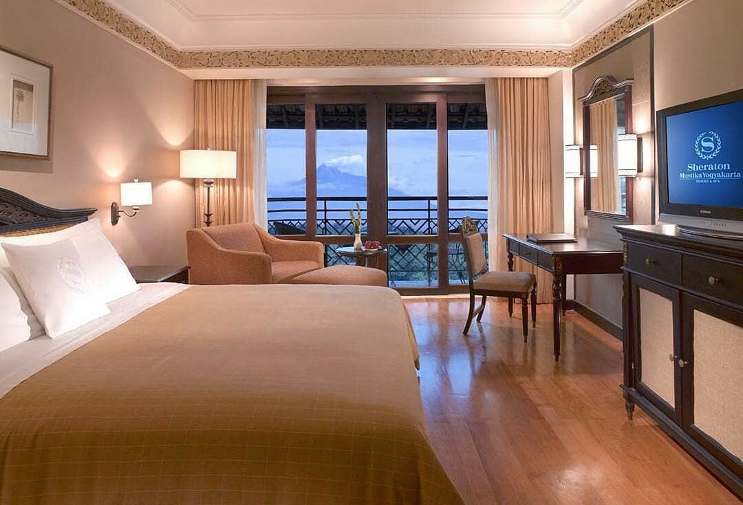 1. Hotel Bandara ASRI, 2. Hotel Platinum Adisucipto, 3. Airy Eco Bandara Adisujipto, 4. ReddoorzNearAdisuciptoAirport 2, 5. D’SalvatoreArt &amp;Boutique Hotel, 6. Hotel Wijaya, 7. Hotel Omahkoe, 8. Sheraton Mustika Yogyakarta Resort &amp;Spa, 9. University Hotel, 10. Hotel Srikandi Bandara