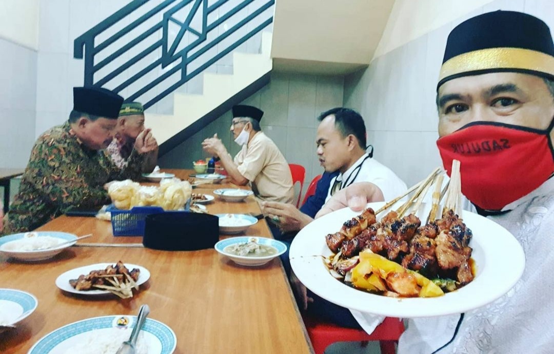 1. Sate Kambing H. Giyo, 2. Sate Kambing Kim Tek Palmerah, 3. Sate Kambing Pak Manto, 4. Warung Sate Kambing Pak Bustaman Suyatno, 5. Sate Kambing Batibul Bang Awi, 6. Warung Sate Khas Solo “Barokah” Pak Agus, 7. Sate Kambing Pak. H. Bejo Solo, 8. Sate Tegal Abu Salim, 9. Sate & Sop Kambing H. Mansur, 10. Sate Kambing Jaya Agung