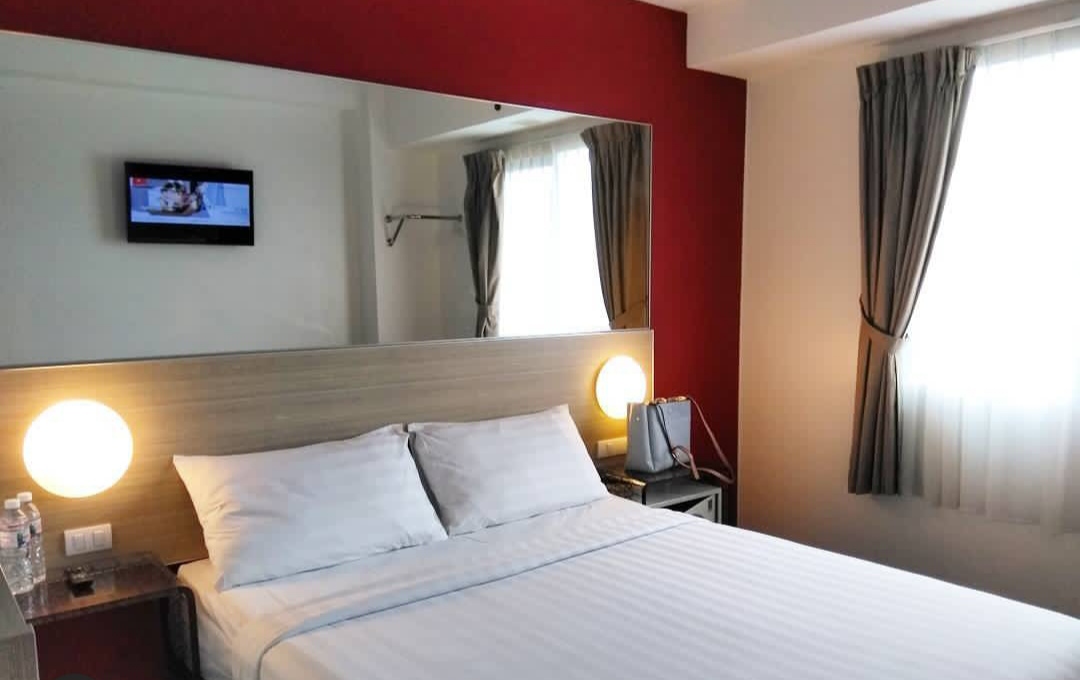 1. Feodora Airport Hotel, 2. Raden Hotel, 3. Hotel Alam Sutra, 4. Hotel Santika Premiere, 5. Amaris Hotel, 6. Favehotel, 7. Reddoorz Near Palembang Airport, 8. OYO 174 Desilva Bandara, 9. Red Planet Hotel, 10. Harper Palembang
