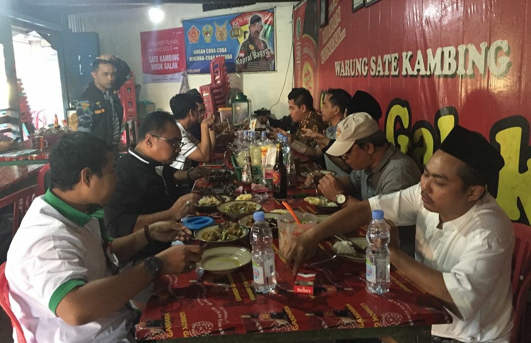Dibalik Penamaan, Lokasi Warung , Menu Makanan, Harga Menu , Rahasia Kelezatan, Langganan Pejabat Negara, Tips Makan 
