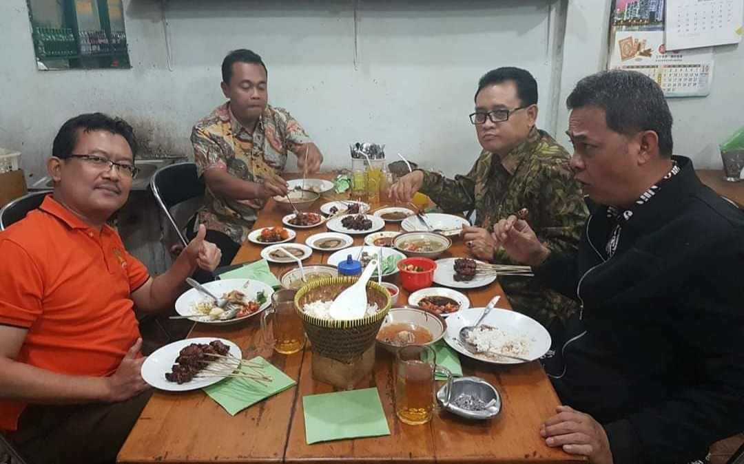 Alamat Dimana, Daftar Menu Makanan , Daftar Minuman , Keistimewaan Warung , Fasilitas Warung , Tips Makan Enak