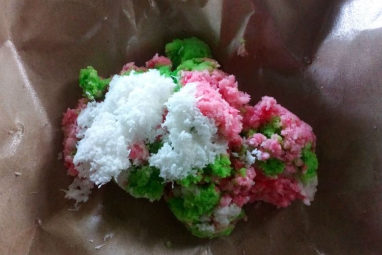 1. Kue Bagiak, 2. Klemben, 3. Petulo, 4. Orog-Orog, 5. Kue Ladrang, 6. Kue Untir-Untir, 7. Pia Glenmore, 8. Tape Buntut, 9. Savana Cake, 10. Kue Laklak