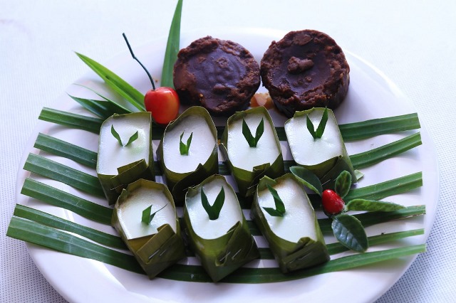 1. Jorong-Jorong, 2. Pisang Goreng Pontianak, 3. Bingka, 4. Talam Ebi, 5. Lapis Lumut, 6. Lapis Belacan, 7. Kue Blodar, 8. Ati Pari, 9. Chai Kwe, 10. Kiam Ko Kwe