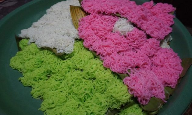 1. Kue Bagiak, 2. Klemben, 3. Petulo, 4. Orog-Orog, 5. Kue Ladrang, 6. Kue Untir-Untir, 7. Pia Glenmore, 8. Tape Buntut, 9. Savana Cake, 10. Kue Laklak