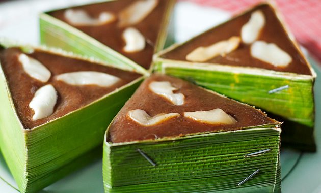 1. Kue Bobengka, 2. Asida, 3. Tart Yahudi, 4. Kue Cara, 5. Kue Lontar, 6. Kue Pudding Madona, 7. Talam Sagu, 8. Kue Yabu, 9. Ampas Tarigu, 10. Namu-Namu