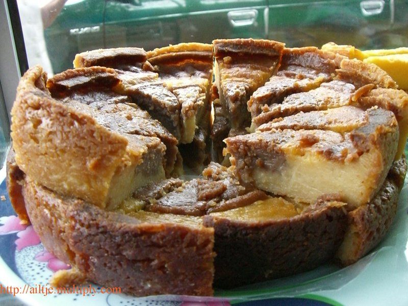 1. Kue Bobengka, 2. Asida, 3. Tart Yahudi, 4. Kue Cara, 5. Kue Lontar, 6. Kue Pudding Madona, 7. Talam Sagu, 8. Kue Yabu, 9. Ampas Tarigu, 10. Namu-Namu