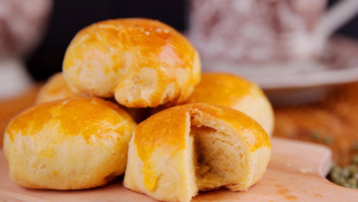 1. Kue Bagiak, 2. Klemben, 3. Petulo, 4. Orog-Orog, 5. Kue Ladrang, 6. Kue Untir-Untir, 7. Pia Glenmore, 8. Tape Buntut, 9. Savana Cake, 10. Kue Laklak