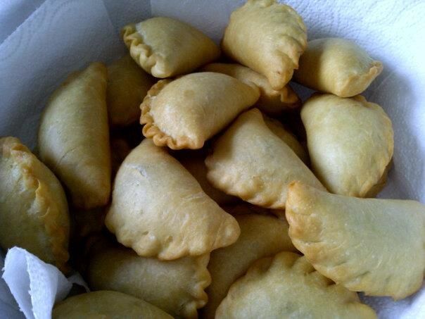 1. Kue Bobengka, 2. Asida, 3. Tart Yahudi, 4. Kue Cara, 5. Kue Lontar, 6. Kue Pudding Madona, 7. Talam Sagu, 8. Kue Yabu, 9. Ampas Tarigu, 10. Namu-Namu