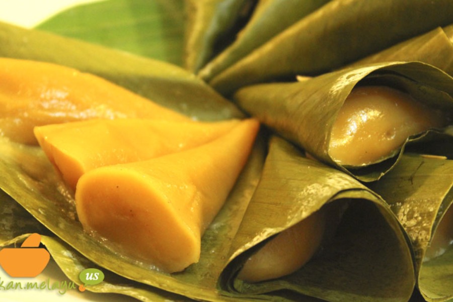 1. Chai Kwe, 2. Bingka, 3. Lapis Perancis, 4. Pisang Goreng Srikaya, 5. Kiam Ko Kwe, 6. Kue Kantong Semar, 7. Jorong-Jorong, 8. Kue Pasung, 9. Pengkang, 10. Lempok Durian