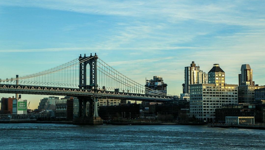 Kilas Balik Sejarah , Kota Sekarang, Saat Siang Hari, Saat Malam Hari, Dari Atas Ketinggian, NYC, Si Kota “The Big Apple”, Fakta Menarik, Destinasi Wisata