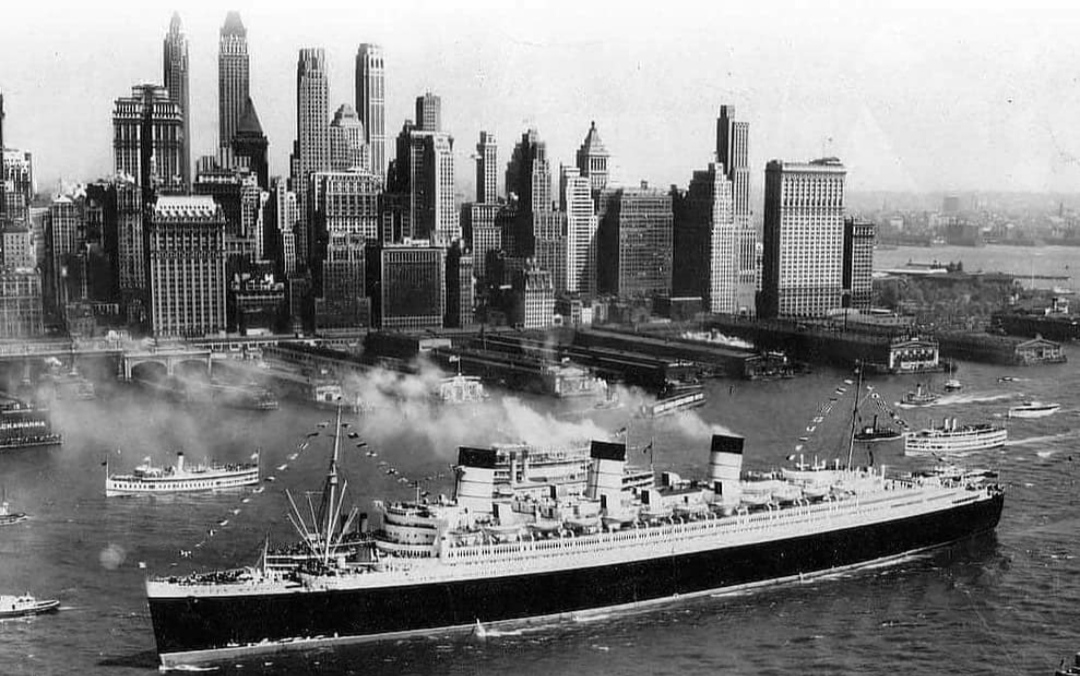 Kilas Balik Sejarah , Kota Sekarang, Saat Siang Hari, Saat Malam Hari, Dari Atas Ketinggian, NYC, Si Kota “The Big Apple”, Fakta Menarik, Destinasi Wisata