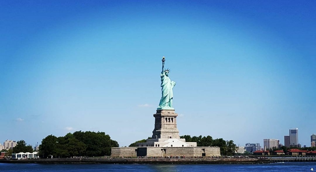 Kilas Balik Sejarah , Kota Sekarang, Saat Siang Hari, Saat Malam Hari, Dari Atas Ketinggian, NYC, Si Kota “The Big Apple”, Fakta Menarik, Destinasi Wisata