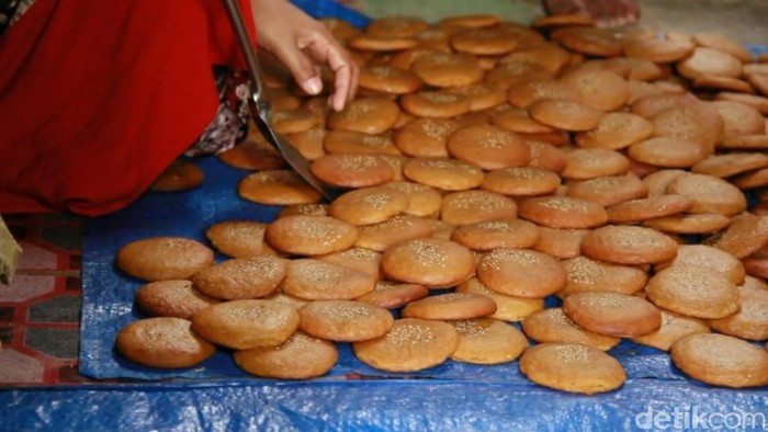 1. Beppa Janda, 2. Taripang, 3. Barongko, 4. Apang Paranggi, 5. Kue Cucur, 6. Kue Tetu, 7. Putu Pinrang, 8. Kue Kurma, 9. Kue Gulung, 10. Karasi