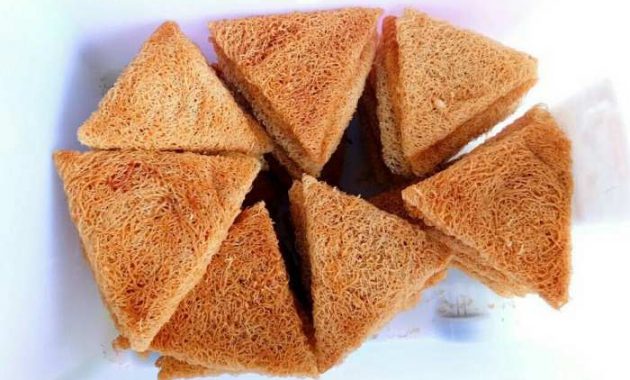 1. Beppa Janda, 2. Taripang, 3. Barongko, 4. Apang Paranggi, 5. Kue Cucur, 6. Kue Tetu, 7. Putu Pinrang, 8. Kue Kurma, 9. Kue Gulung, 10. Karasi