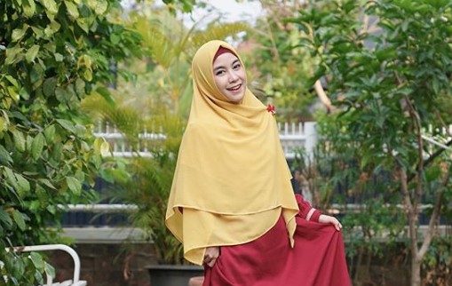 1. Hitam, 2. Ungu Muda, 3. Cokelat Muda, 4. Putih, 5. Merah Terang, 6. Kuning, 7. Abu-Abu Muda, 8. Pink Muda, 10. Motif
