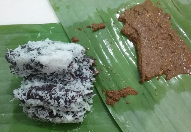 1. Beppa Janda, 2. Taripang, 3. Barongko, 4. Apang Paranggi, 5. Kue Cucur, 6. Kue Tetu, 7. Putu Pinrang, 8. Kue Kurma, 9. Kue Gulung, 10. Karasi