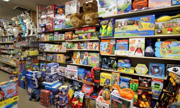1. Kidz Station, 2. Full House, 3. Mechanistore Jual Gundam, 4. Anteiku Anime Shop, 5. Toko Akbar Toys, 6. Dunia Anak Toys, 7. Toys Store, 8. Si Hitam Toys, 9. Fandy Toys, 10. Panorama Toys
