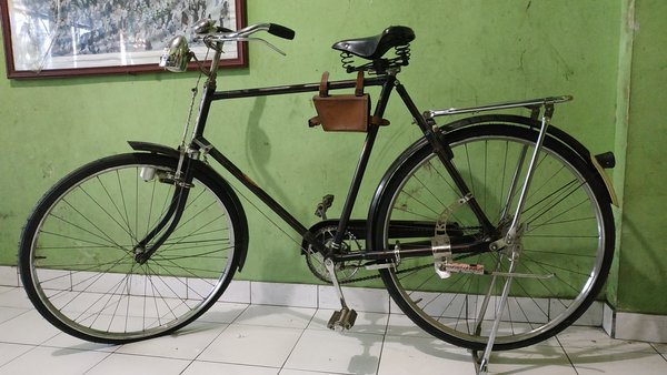 1. Gazelle, 2. Humber, 3. Hercules, 4. Phillips, 5. Simplex, 6. Batavus, 7. Fongers, 8. Raleigh, 9. Phoenix, 10. London Taxi