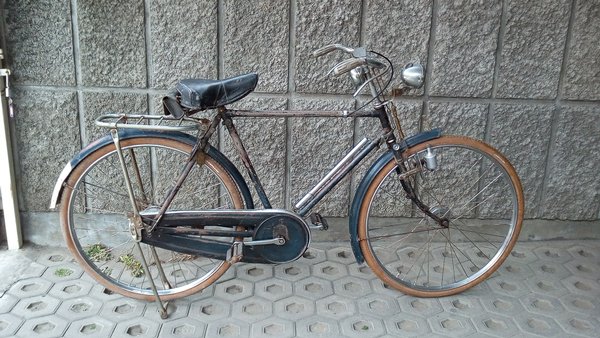 1. Gazelle, 2. Humber, 3. Hercules, 4. Phillips, 5. Simplex, 6. Batavus, 7. Fongers, 8. Raleigh, 9. Phoenix, 10. London Taxi