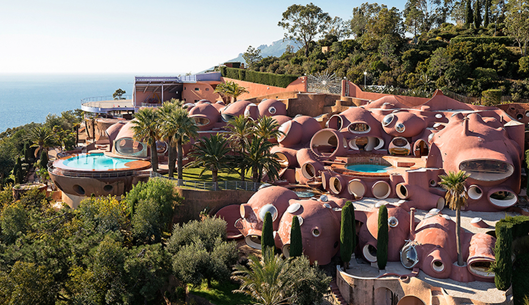 1. Istana Buckingham, 2. Antilia, 3. Villa Leopolda, 4. The One, Bel Air, California, 5. Villa Les Cèdres, 6. Witanhurst, 7. Les Palais Bulles, 8. Four Fairfield Pond, 9. Palazzo di Amore, 10. Seven The Pinnacle
